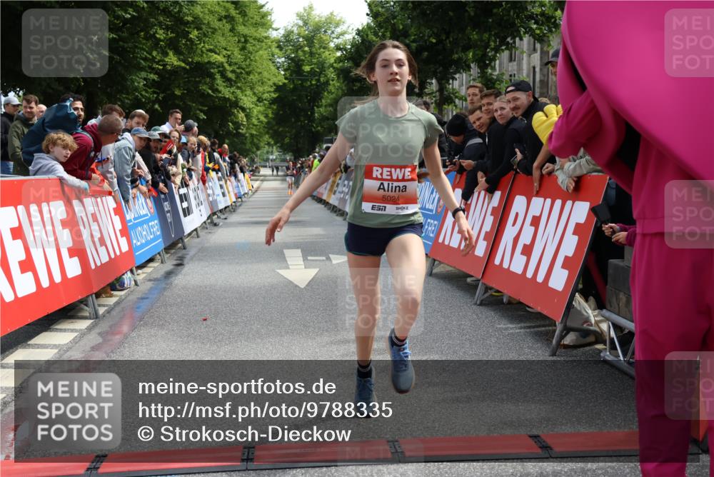 14.06.2026 - REWE Women's Run Strokosch-Dieckow http://msf.ph/oto/9788335 14.06.2026 10:50:39 Ziel 5024 meine-sportfotos.de