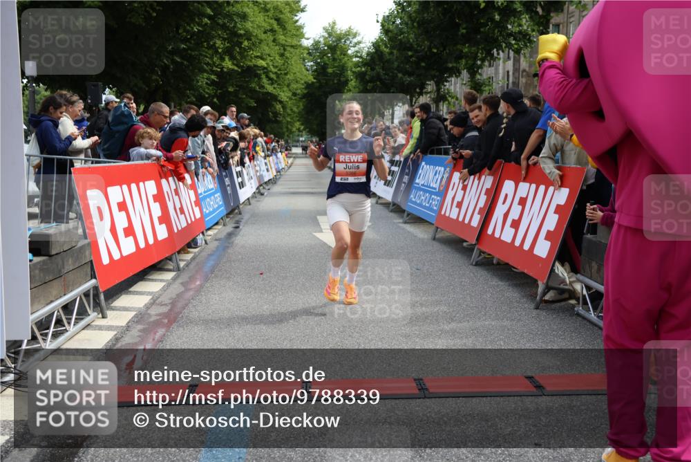 14.06.2026 - REWE Women's Run Strokosch-Dieckow http://msf.ph/oto/9788339 14.06.2026 10:50:50 Ziel 5386 meine-sportfotos.de