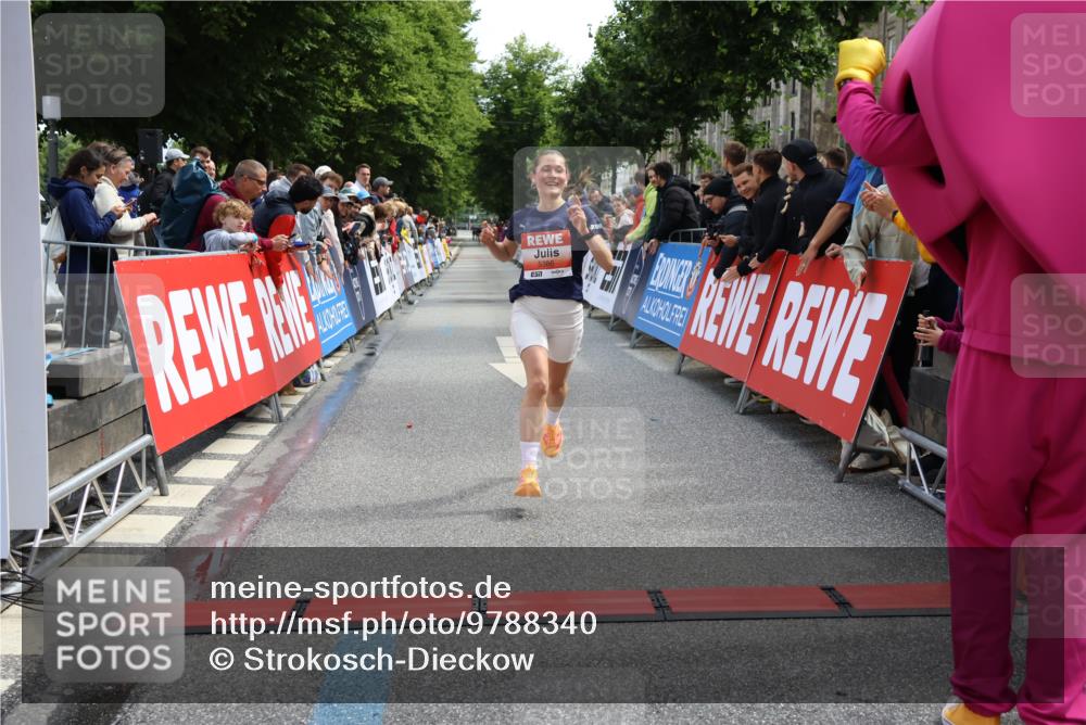 14.06.2026 - REWE Women's Run Strokosch-Dieckow http://msf.ph/oto/9788340 14.06.2026 10:50:50 Ziel 5386 meine-sportfotos.de