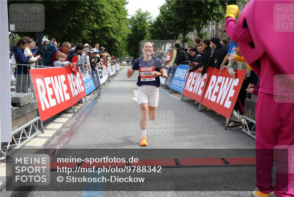 14.06.2026 - REWE Women's Run Strokosch-Dieckow http://msf.ph/oto/9788342 14.06.2026 10:50:50 Ziel 5386 meine-sportfotos.de