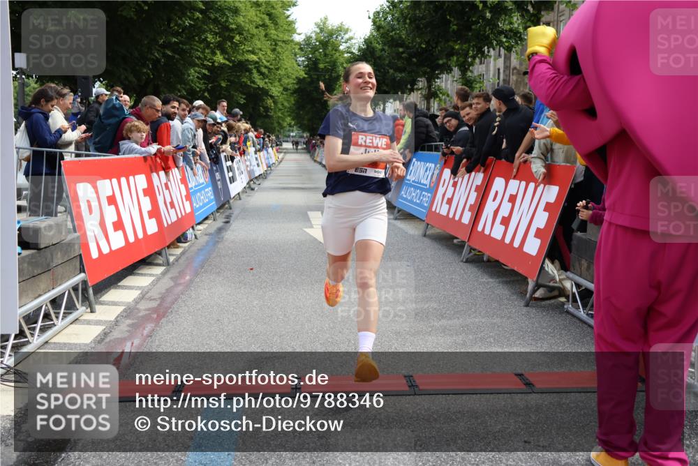 14.06.2026 - REWE Women's Run Strokosch-Dieckow http://msf.ph/oto/9788346 14.06.2026 10:50:50 Ziel 5386 meine-sportfotos.de
