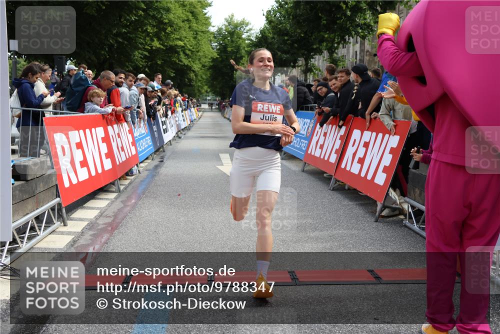 14.06.2026 - REWE Women's Run Strokosch-Dieckow http://msf.ph/oto/9788347 14.06.2026 10:50:50 Ziel 5386 meine-sportfotos.de