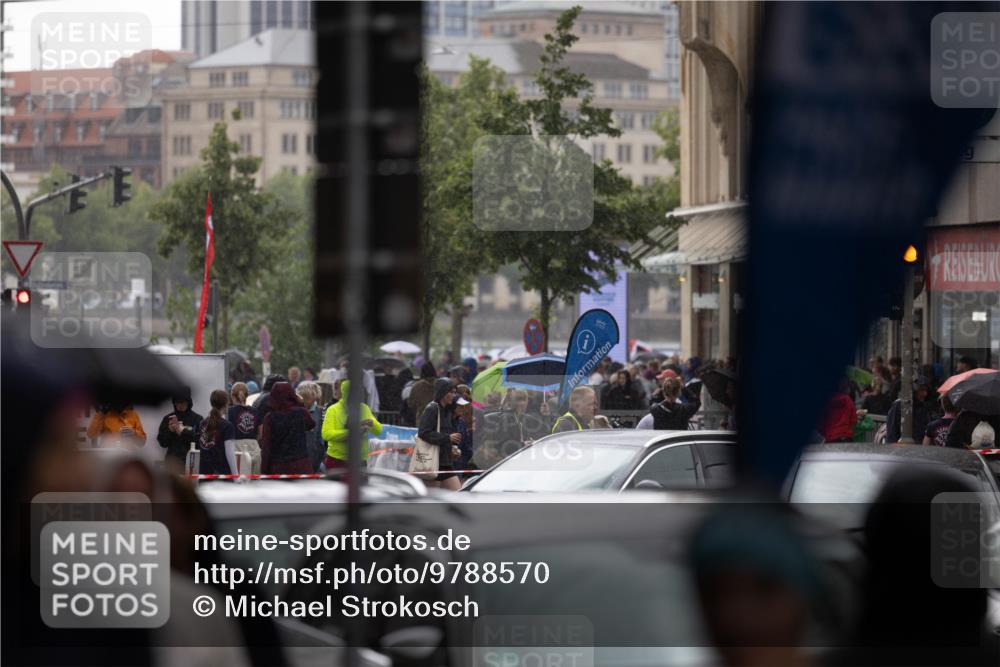 14.06.2026 - REWE Women's Run Michael Strokosch http://msf.ph/oto/9788570 14.06.2026 11:10:14 Laufen 9, 00 meine-sportfotos.de