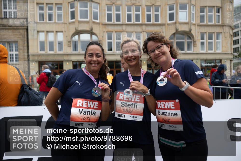 14.06.2026 - REWE Women's Run Michael Strokosch http://msf.ph/oto/9788696 14.06.2026 11:03:36 Laufen 9202, 5274, 7, 5892, 5440 meine-sportfotos.de