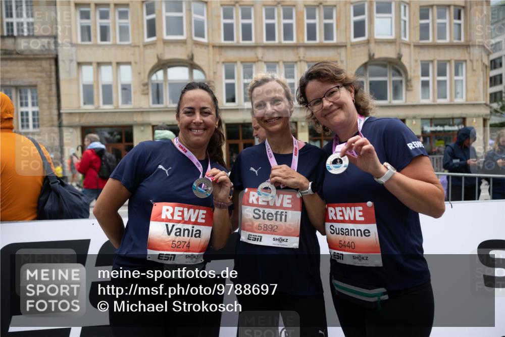 14.06.2026 - REWE Women's Run Michael Strokosch http://msf.ph/oto/9788697 14.06.2026 11:03:36 Laufen 1, 5274, 5892, 5440 meine-sportfotos.de