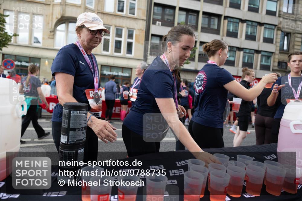 14.06.2026 - REWE Women's Run Michael Strokosch http://msf.ph/oto/9788735 14.06.2026 11:07:45 Laufen 2, 8, 0, 583, 15 meine-sportfotos.de