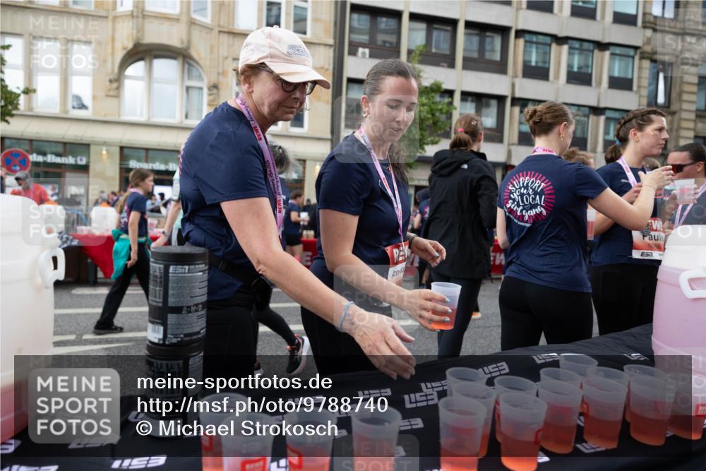 14.06.2026 - REWE Women's Run Michael Strokosch http://msf.ph/oto/9788740 14.06.2026 11:07:46 Laufen 9, 153, 2, 8, 0, 5058, 3 meine-sportfotos.de