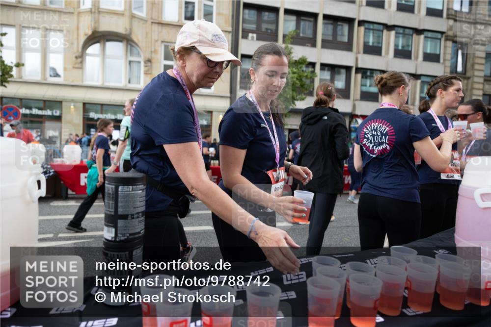 14.06.2026 - REWE Women's Run Michael Strokosch http://msf.ph/oto/9788742 14.06.2026 11:07:46 Laufen 2, 8, 8, 6, 98, 23 meine-sportfotos.de