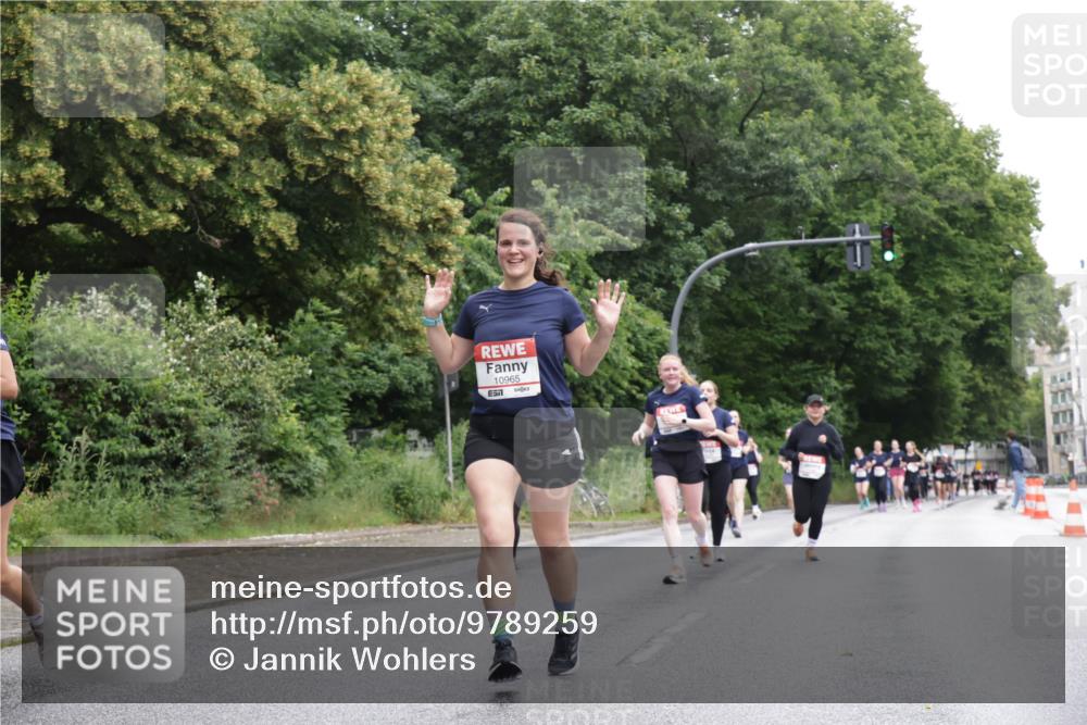 14.06.2026 - REWE Women's Run Jannik Wohlers http://msf.ph/oto/9789259 14.06.2026 10:02:18 Laufen 10965, 7 meine-sportfotos.de