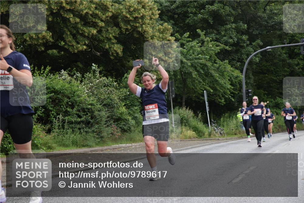 14.06.2026 - REWE Women's Run Jannik Wohlers http://msf.ph/oto/9789617 14.06.2026 10:02:53 Laufen 764, 10371 meine-sportfotos.de