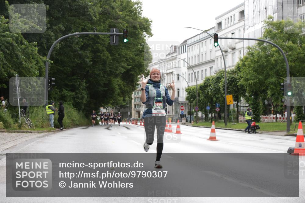 14.06.2026 - REWE Women's Run Jannik Wohlers http://msf.ph/oto/9790307 14.06.2026 09:44:35 Laufen 10827, 57, 1 meine-sportfotos.de