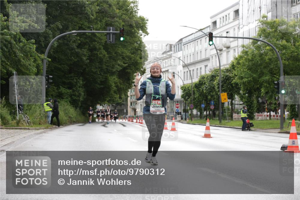 14.06.2026 - REWE Women's Run Jannik Wohlers http://msf.ph/oto/9790312 14.06.2026 09:44:35 Laufen 10827, 01 meine-sportfotos.de