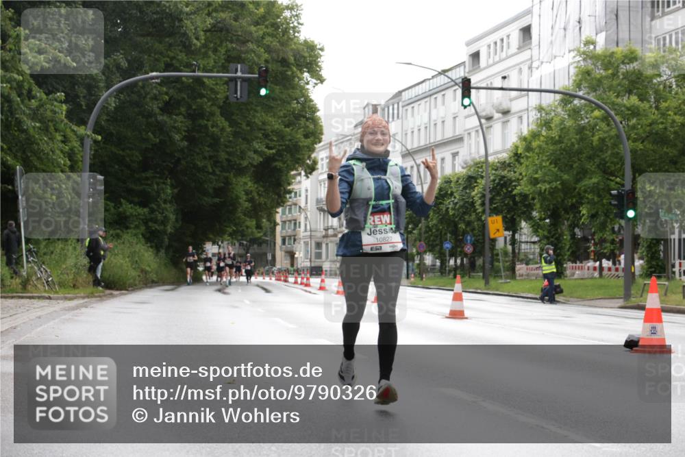 14.06.2026 - REWE Women's Run Jannik Wohlers http://msf.ph/oto/9790326 14.06.2026 09:44:35 Laufen 10827, 1 meine-sportfotos.de