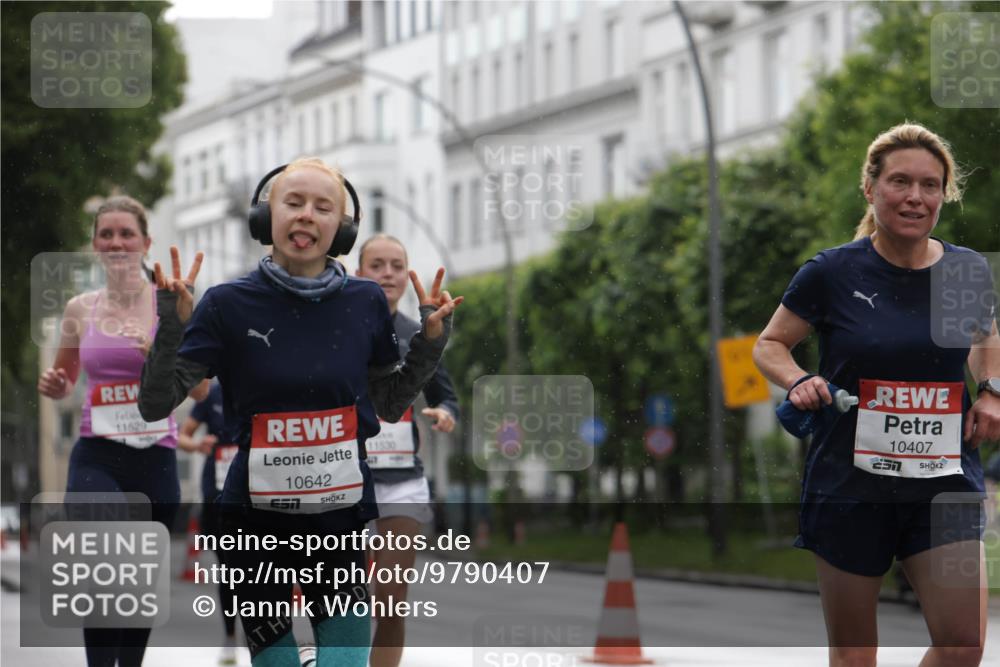 14.06.2026 - REWE Women's Run Jannik Wohlers http://msf.ph/oto/9790407 14.06.2026 09:45:19 Laufen 11529, 10642, 510, 11530, 10407 meine-sportfotos.de
