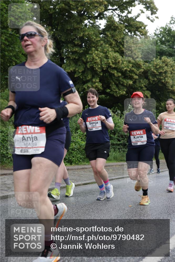 14.06.2026 - REWE Women's Run Jannik Wohlers http://msf.ph/oto/9790482 14.06.2026 10:04:13 Laufen 10139, 57, 10886, 10257, 57, 10417, 57 meine-sportfotos.de