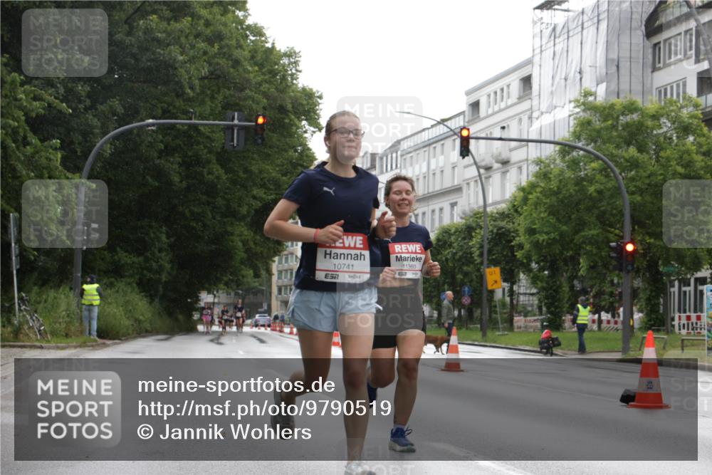 14.06.2026 - REWE Women's Run Jannik Wohlers http://msf.ph/oto/9790519 14.06.2026 09:45:44 Laufen 10741, 11360, 657, 1 meine-sportfotos.de