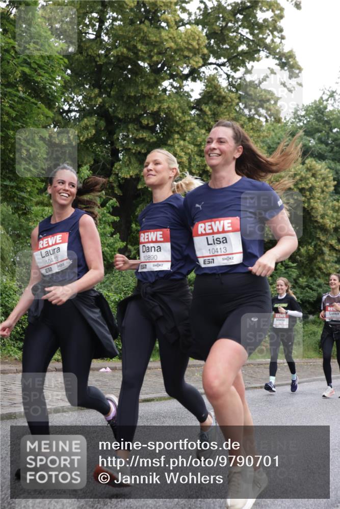14.06.2026 - REWE Women's Run Jannik Wohlers http://msf.ph/oto/9790701 14.06.2026 10:04:31 Laufen 10412, 57, 10890, 6577, 10413, 7 meine-sportfotos.de
