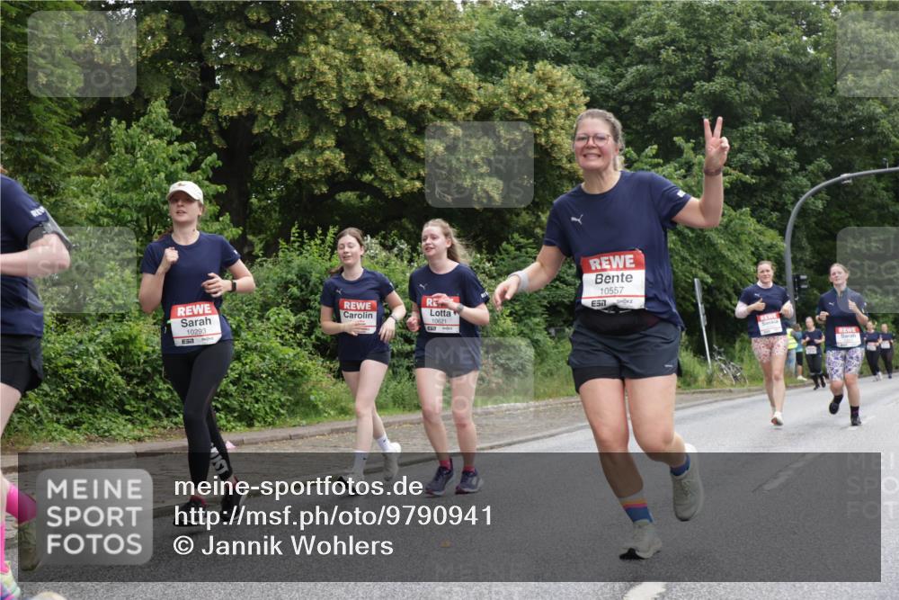 14.06.2026 - REWE Women's Run Jannik Wohlers http://msf.ph/oto/9790941 14.06.2026 10:04:52 Laufen 10621, 10293, 57, 57, 10557 meine-sportfotos.de
