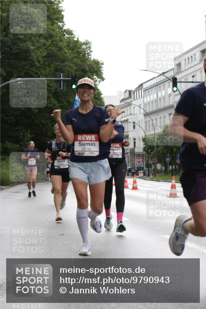14.06.2026 - REWE Women's Run Jannik Wohlers http://msf.ph/oto/9790943 14.06.2026 09:46:36 Laufen 10869, 10738, 57, 10958, 57 meine-sportfotos.de