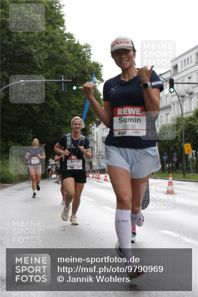 14.06.2026 - REWE Women's Run Jannik Wohlers http://msf.ph/oto/9790969 14.06.2026 09:46:37 Laufen 10869, 10738, 01 meine-sportfotos.de