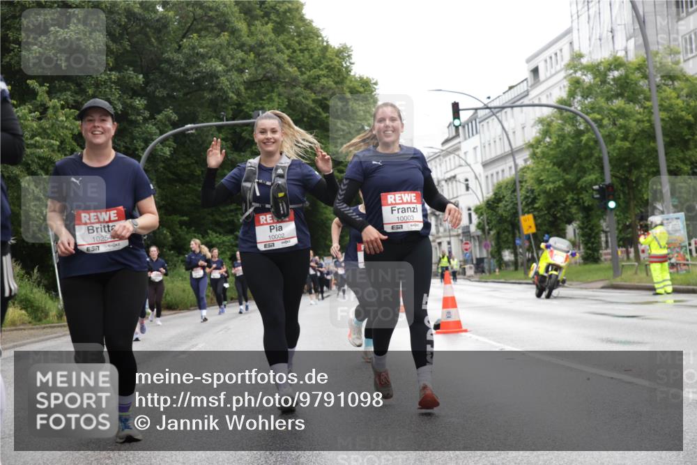 14.06.2026 - REWE Women's Run Jannik Wohlers http://msf.ph/oto/9791098 14.06.2026 10:05:04 Laufen 10254, 7, 10002, 10003, 57, 7 meine-sportfotos.de
