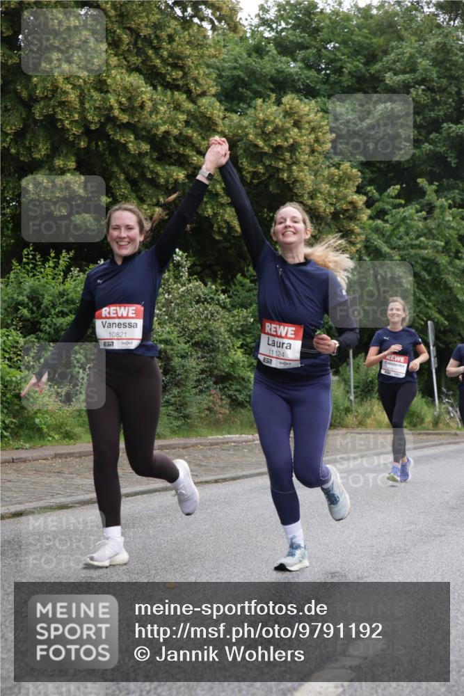 14.06.2026 - REWE Women's Run Jannik Wohlers http://msf.ph/oto/9791192 14.06.2026 10:05:12 Laufen 10821, 57, 11124, 651, 10591 meine-sportfotos.de