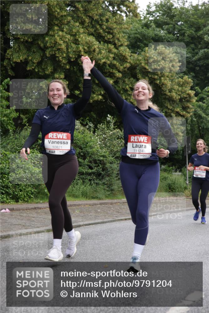 14.06.2026 - REWE Women's Run Jannik Wohlers http://msf.ph/oto/9791204 14.06.2026 10:05:12 Laufen 10821, 57, 11124, 10591 meine-sportfotos.de