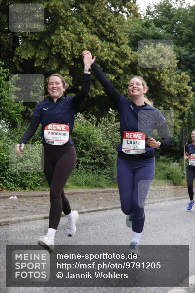 14.06.2026 - REWE Women's Run Jannik Wohlers http://msf.ph/oto/9791205 14.06.2026 10:05:12 Laufen 10821, 7, 11124, 7 meine-sportfotos.de