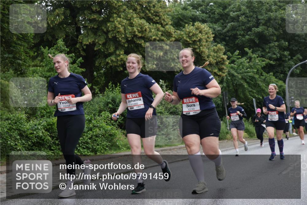 14.06.2026 - REWE Women's Run Jannik Wohlers http://msf.ph/oto/9791459 14.06.2026 10:05:38 Laufen 10258, 657, 11260, 657, 10240, 57 meine-sportfotos.de