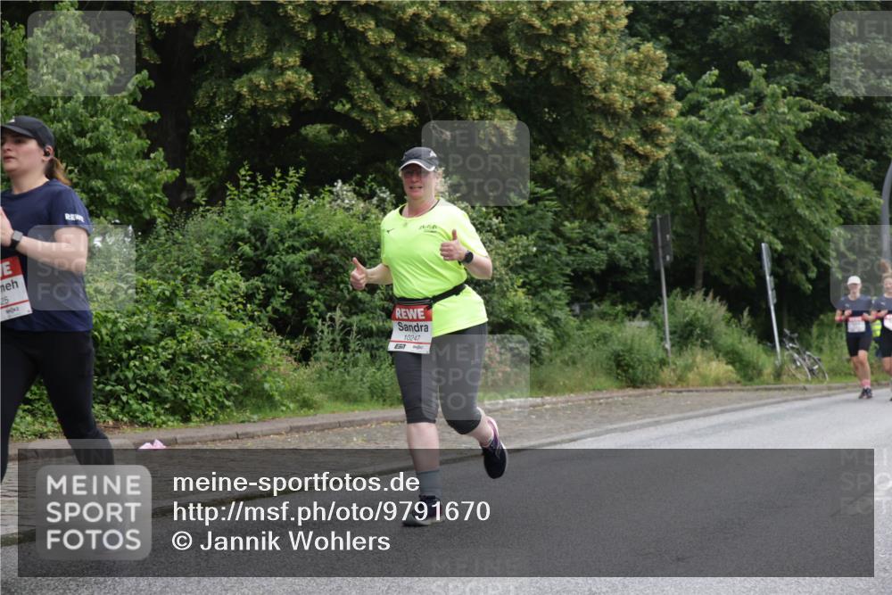14.06.2026 - REWE Women's Run Jannik Wohlers http://msf.ph/oto/9791670 14.06.2026 10:06:10 Laufen 25, 10247 meine-sportfotos.de