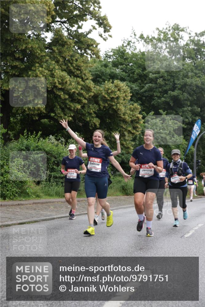 14.06.2026 - REWE Women's Run Jannik Wohlers http://msf.ph/oto/9791751 14.06.2026 10:06:16 Laufen 11494, 57, 10804, 11349 meine-sportfotos.de