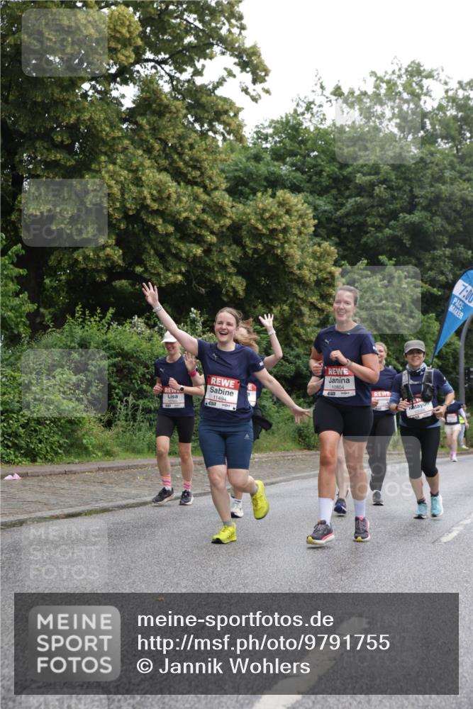 14.06.2026 - REWE Women's Run Jannik Wohlers http://msf.ph/oto/9791755 14.06.2026 10:06:16 Laufen 11494, 10804, 10086, 7, 00 meine-sportfotos.de
