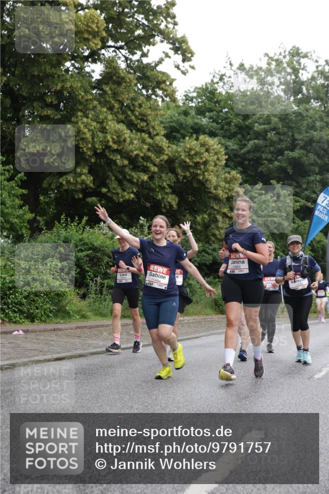 14.06.2026 - REWE Women's Run Jannik Wohlers http://msf.ph/oto/9791757 14.06.2026 10:06:16 Laufen 11494, 10804, 10086, 7 meine-sportfotos.de