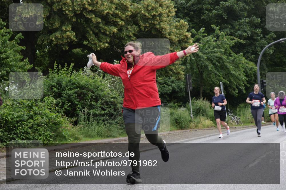 14.06.2026 - REWE Women's Run Jannik Wohlers http://msf.ph/oto/9791962 14.06.2026 10:06:30 Laufen  meine-sportfotos.de