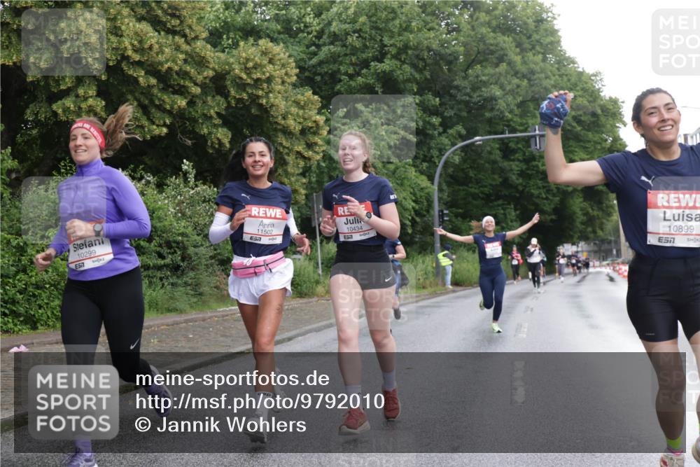 14.06.2026 - REWE Women's Run Jannik Wohlers http://msf.ph/oto/9792010 14.06.2026 09:50:20 Laufen 10299, 517, 11502, 57, 10434, 10899 meine-sportfotos.de