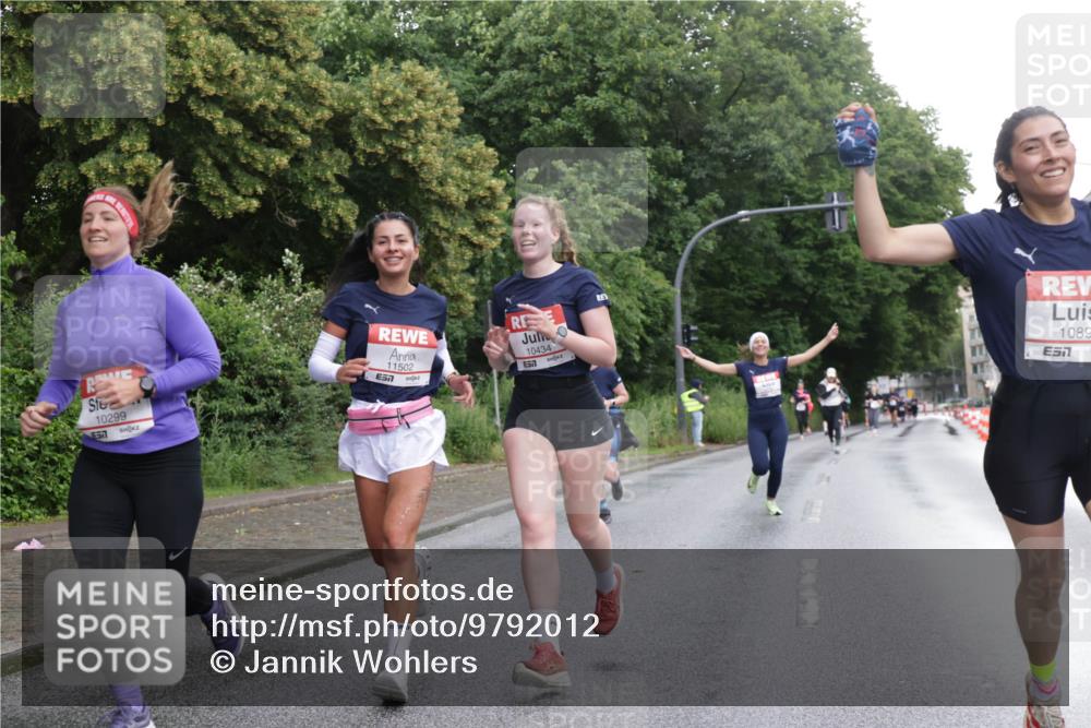 14.06.2026 - REWE Women's Run Jannik Wohlers http://msf.ph/oto/9792012 14.06.2026 09:50:20 Laufen 10299, 7, 11502, 7, 10434, 657, 1089 meine-sportfotos.de