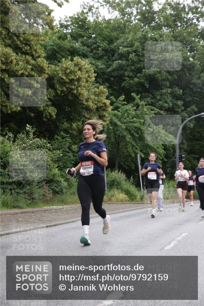 14.06.2026 - REWE Women's Run Jannik Wohlers http://msf.ph/oto/9792159 14.06.2026 10:06:53 Laufen 657, 11419 meine-sportfotos.de
