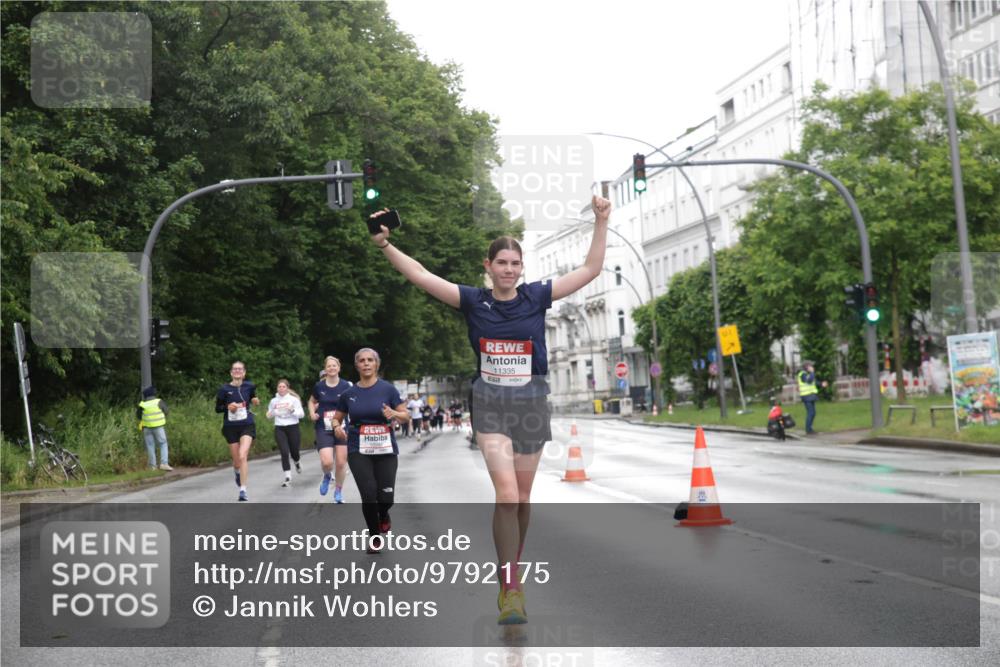 14.06.2026 - REWE Women's Run Jannik Wohlers http://msf.ph/oto/9792175 14.06.2026 09:50:43 Laufen 11335 meine-sportfotos.de