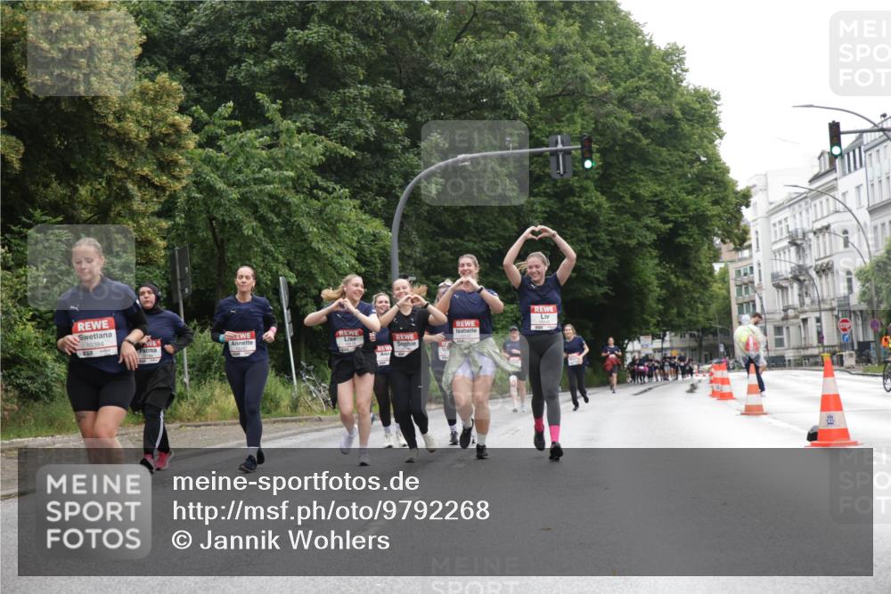 14.06.2026 - REWE Women's Run Jannik Wohlers http://msf.ph/oto/9792268 14.06.2026 10:07:01 Laufen 10384, 7 meine-sportfotos.de