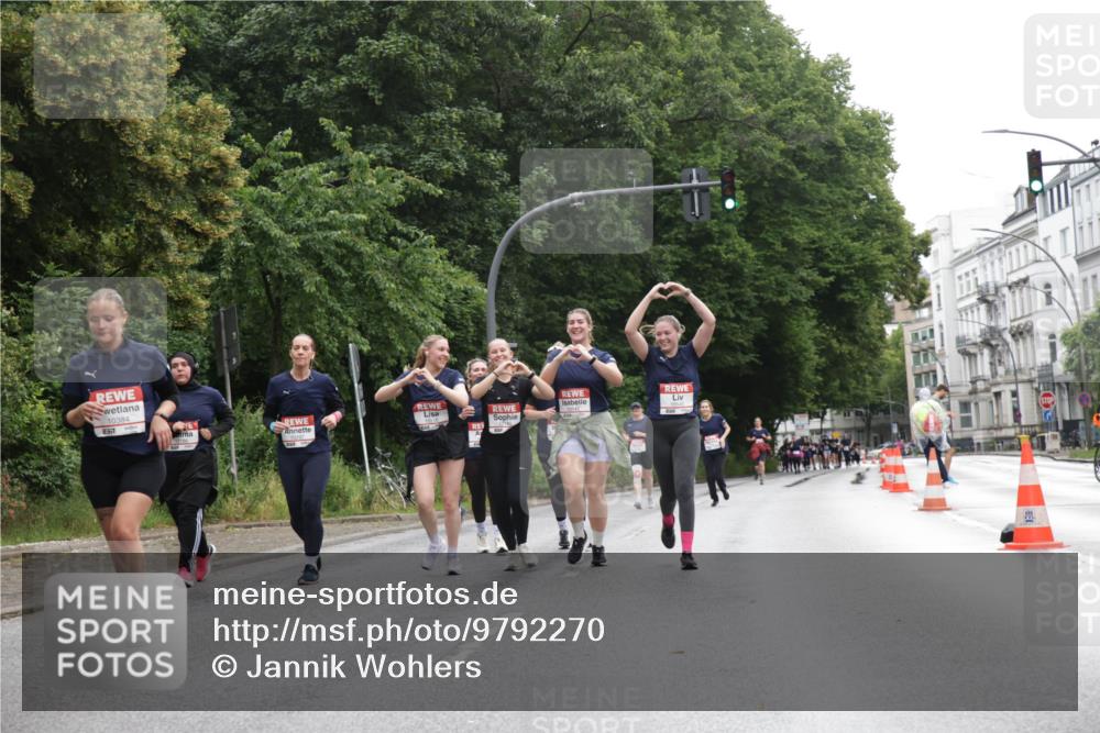 14.06.2026 - REWE Women's Run Jannik Wohlers http://msf.ph/oto/9792270 14.06.2026 10:07:01 Laufen 10384 meine-sportfotos.de