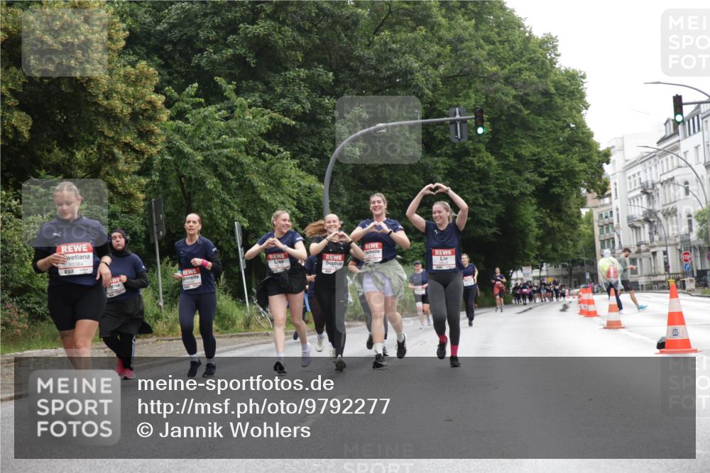 14.06.2026 - REWE Women's Run Jannik Wohlers http://msf.ph/oto/9792277 14.06.2026 10:07:01 Laufen 10384, 50 meine-sportfotos.de