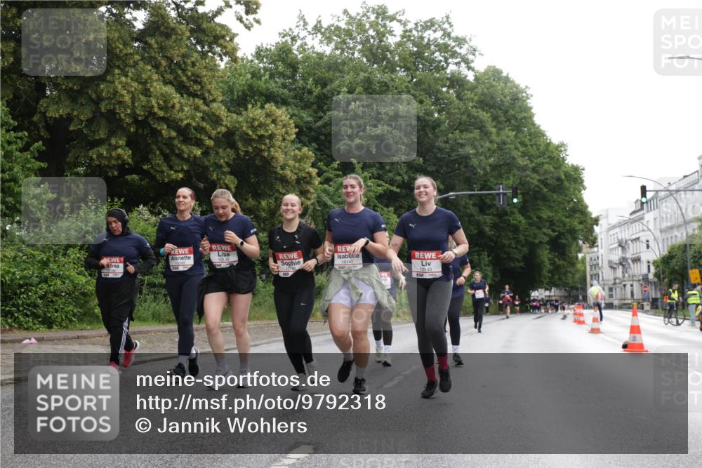 14.06.2026 - REWE Women's Run Jannik Wohlers http://msf.ph/oto/9792318 14.06.2026 10:07:04 Laufen 10146, 10148, 10147, 10145 meine-sportfotos.de