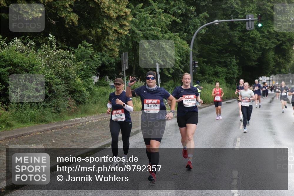 14.06.2026 - REWE Women's Run Jannik Wohlers http://msf.ph/oto/9792357 14.06.2026 09:51:02 Laufen 10699, 10372, 7, 10154 meine-sportfotos.de