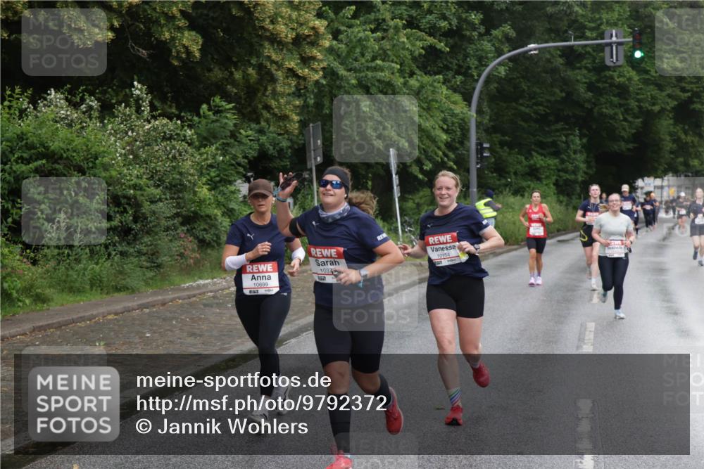 14.06.2026 - REWE Women's Run Jannik Wohlers http://msf.ph/oto/9792372 14.06.2026 09:51:02 Laufen 10699, 1037, 57, 10154, 57 meine-sportfotos.de