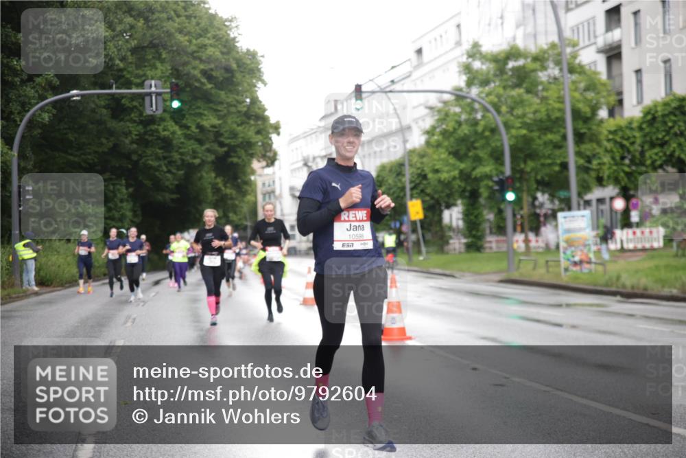 14.06.2026 - REWE Women's Run Jannik Wohlers http://msf.ph/oto/9792604 14.06.2026 09:51:32 Laufen 10598, 57 meine-sportfotos.de