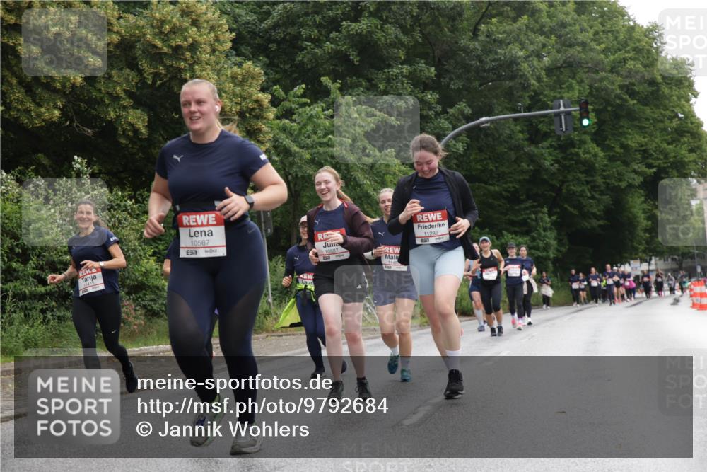 14.06.2026 - REWE Women's Run Jannik Wohlers http://msf.ph/oto/9792684 14.06.2026 10:07:40 Laufen 11445, 10587, 7, 10887, 11282, 7 meine-sportfotos.de
