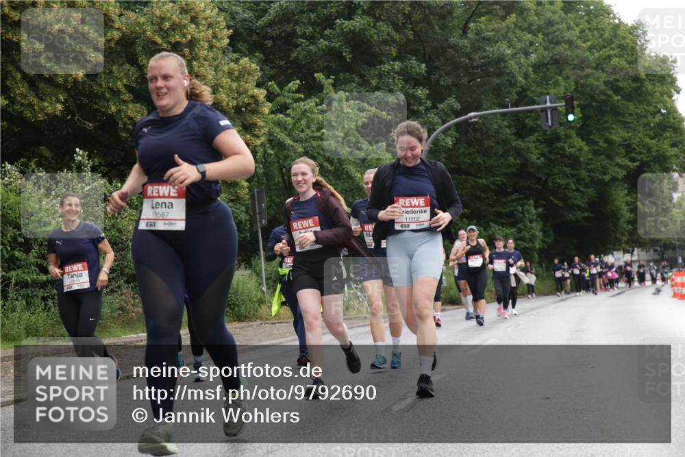 14.06.2026 - REWE Women's Run Jannik Wohlers http://msf.ph/oto/9792690 14.06.2026 10:07:40 Laufen 11445, 10587, 57, 11282, 57 meine-sportfotos.de