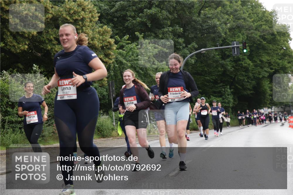 14.06.2026 - REWE Women's Run Jannik Wohlers http://msf.ph/oto/9792692 14.06.2026 10:07:40 Laufen 11445, 10587, 57, 11282, 57 meine-sportfotos.de