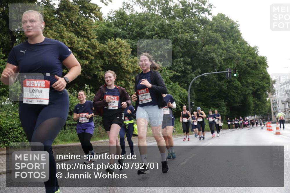 14.06.2026 - REWE Women's Run Jannik Wohlers http://msf.ph/oto/9792701 14.06.2026 10:07:41 Laufen 10587, 7, 0887, 11282 meine-sportfotos.de