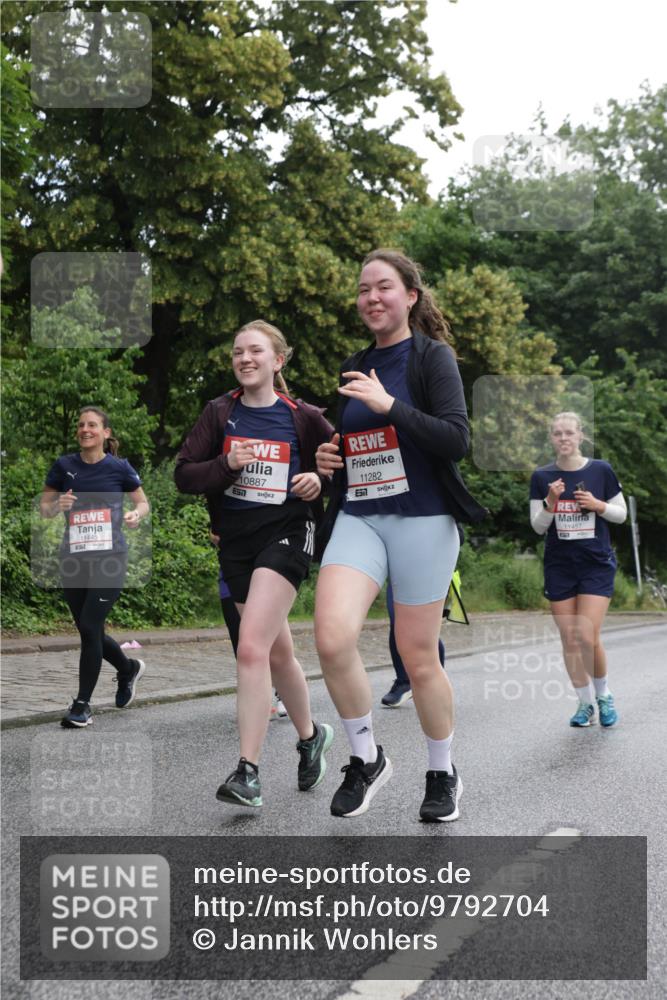 14.06.2026 - REWE Women's Run Jannik Wohlers http://msf.ph/oto/9792704 14.06.2026 10:07:42 Laufen 11445, 10887, 11282, 57, 11457 meine-sportfotos.de